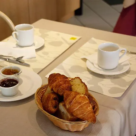 Hotell Chez Terrassier - Logis - Et Restaurant 2*