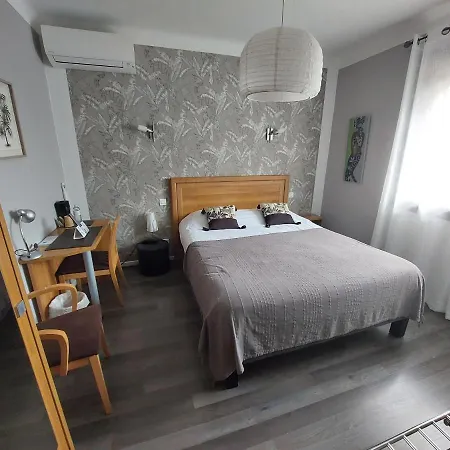 Chez Terrassier - Logis - Et Restaurant Vaissac