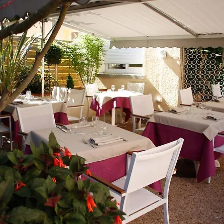 호텔 Chez Terrassier - Logis - Et Restaurant Vaissac