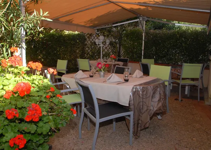 Chez Terrassier - Logis - Et Restaurant Vaissac